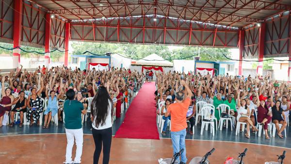 Prefeitura de Ananás celebra o Dia das Mães com grande festa em homenagem às mães.